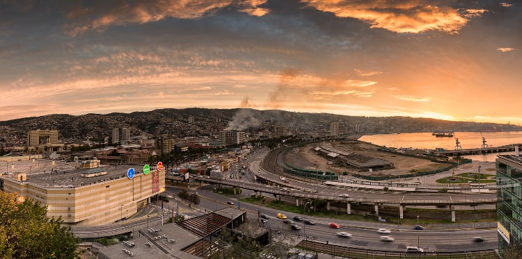 La baie depuis la colline, au coucher du soleil